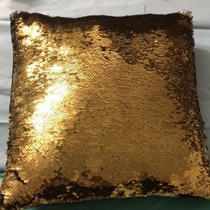 Color changing pillow